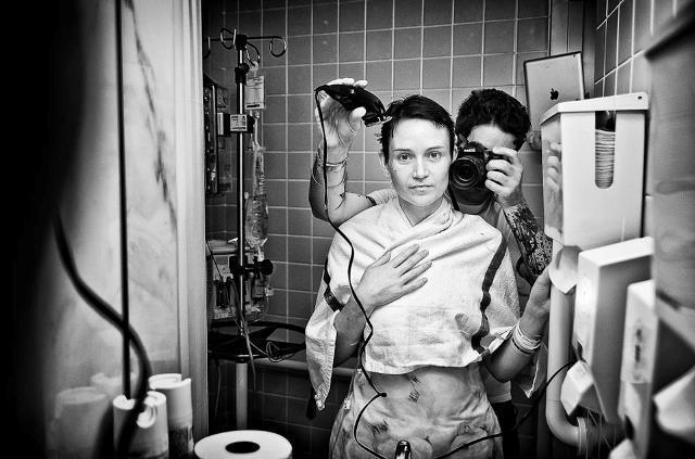 Fotografer ini mengambil moment mendiang istrinya yang terserang penyakit kanker