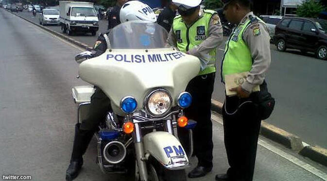 Terobos Busway, Petugas Polisi Militer pun Ditilang