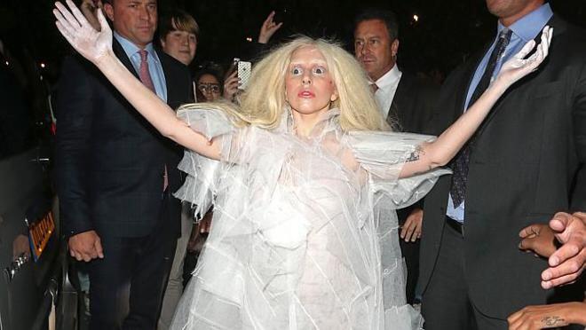 5 Gaya Lady Gaga Ini Bakal Bikin Kalian Merinding!