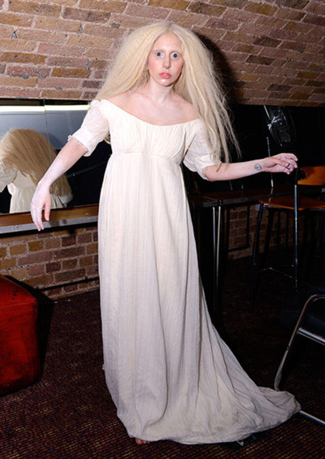 5 Gaya Lady Gaga Ini Bakal Bikin Kalian Merinding!