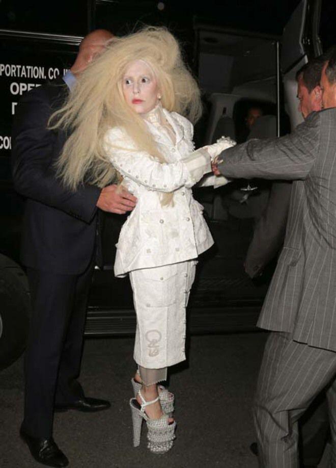 5 Gaya Lady Gaga Ini Bakal Bikin Kalian Merinding!