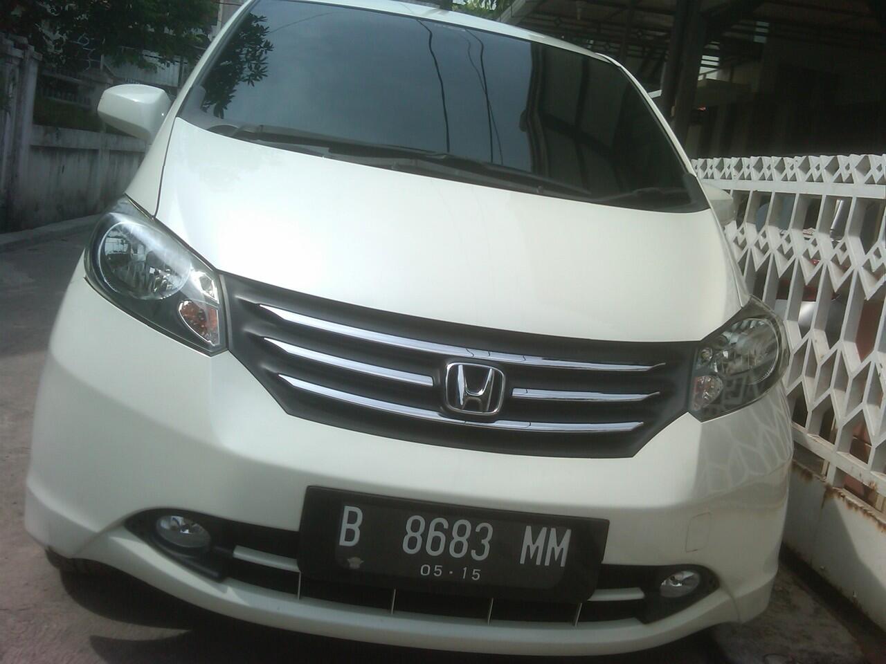 Honda Freed 2010 PSD white A/T Istimewa Pemakai