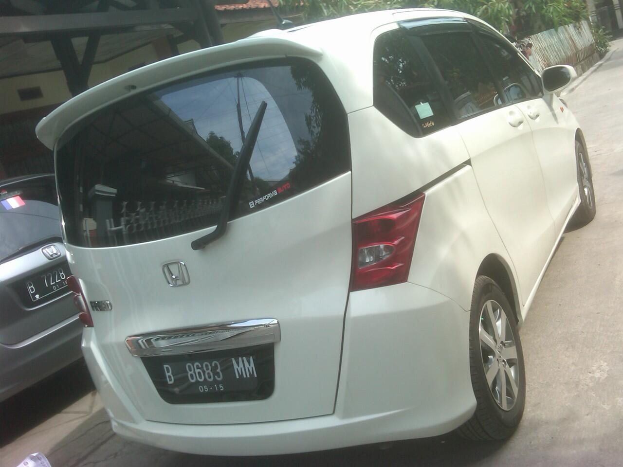 Honda Freed 2010 PSD white A/T Istimewa Pemakai