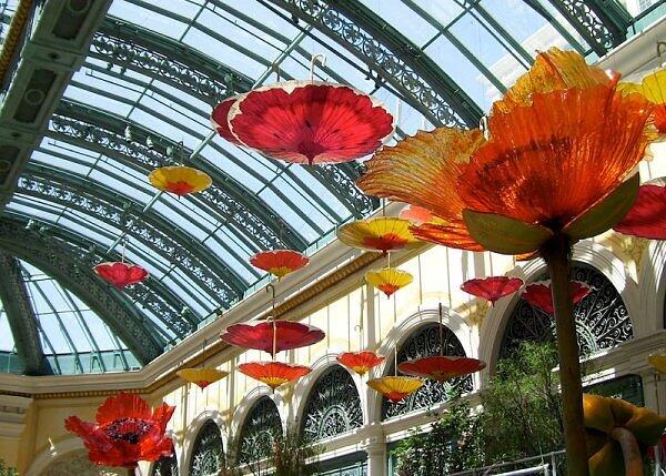 10 Seni Instalasi & Arsitektur dengan Payung dari seluruh dunia