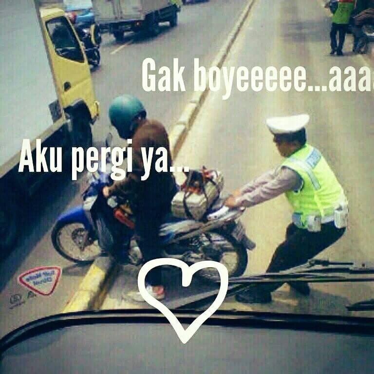 Kelakuan pengendara motor ( Ngakak)