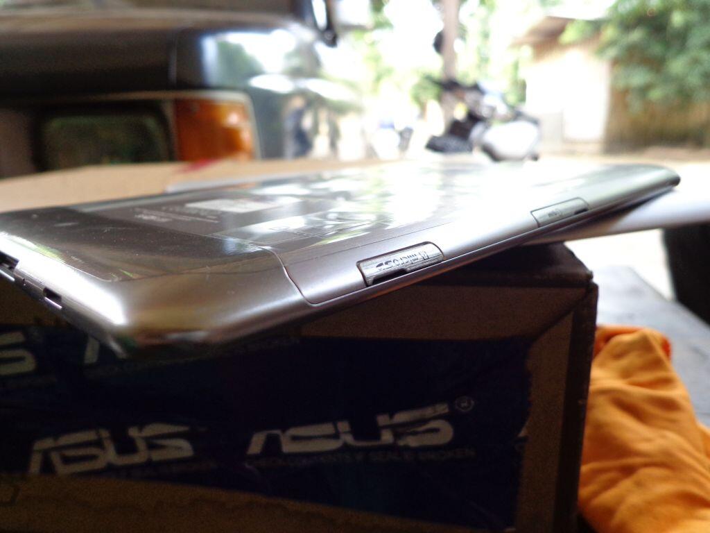 Samsung galaxy tab premium 7.7 P6800 memory internal 32gb hanya 2.650