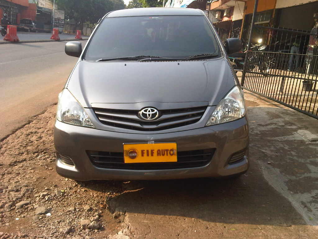 TOYOTA KIJANG INNOVA 2.0 J MT 2010 ABU - ABU METALIK
