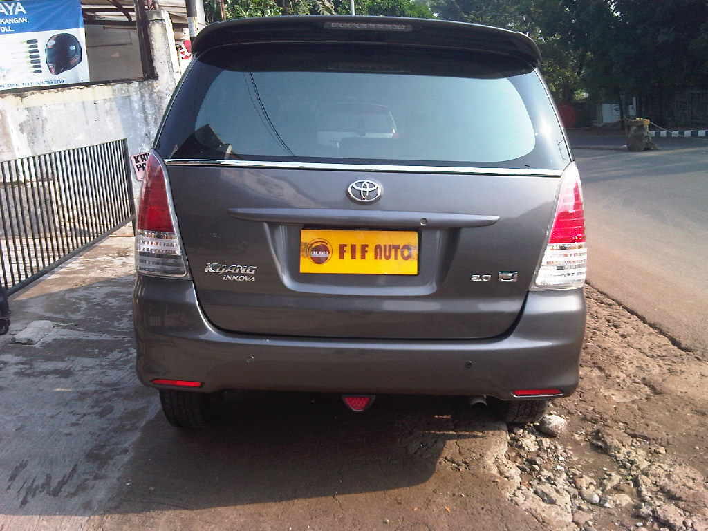 TOYOTA KIJANG INNOVA 2.0 J MT 2010 ABU - ABU METALIK