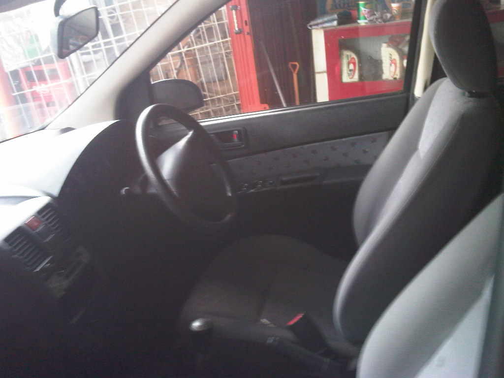 HYUNDAI GETZ 1.3 MT 2004 HITAM METALIK
