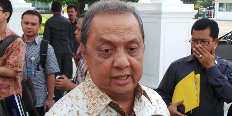 {SBY Ditipu Memperin Asal Golkar} Presiden: Mobil Murah untuk Angkutan Pedesaan