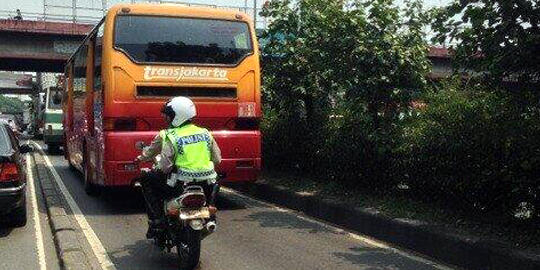 10 Ulah Oknum Negara 'Bobol' Jalur Busway