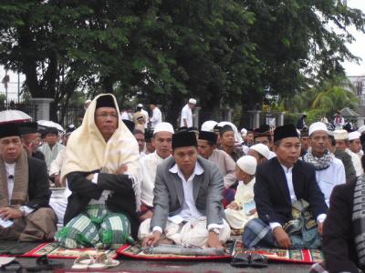 Shalat Jumat di Jalan + Kehujanan