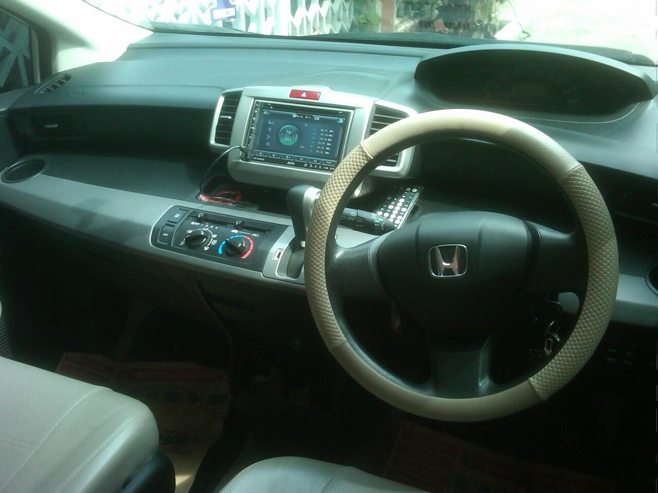 Honda Freed 2010 PSD white A/T Istimewa Pemakai