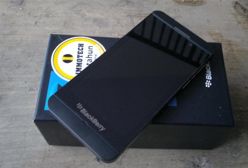 BLACKBERRY Z10 BLACK FULLSET MALANG