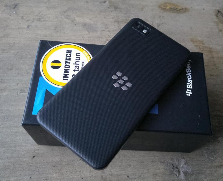 BLACKBERRY Z10 BLACK FULLSET MALANG