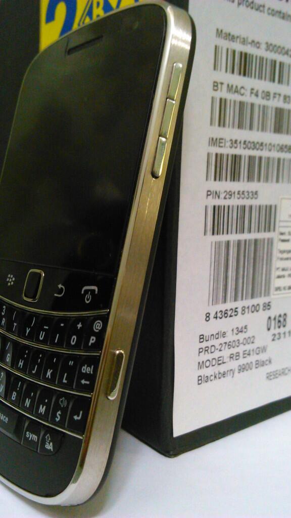 Blackberry Dakota 9900 Black Like New Muraaaah