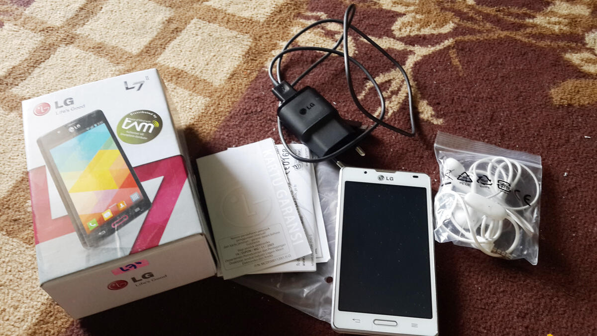 LG Optimus L7ii P713 White Baru 2 mingguan turun harga..