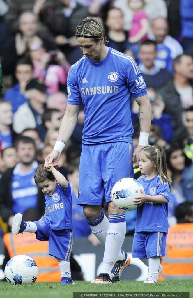 beberapa pemain-pemain chelsea dan anak-anaknya(fans chelsea masuk)