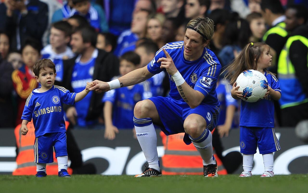 beberapa pemain-pemain chelsea dan anak-anaknya(fans chelsea masuk)