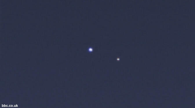 Bumi Dan bulan Dari Planet Saturnus