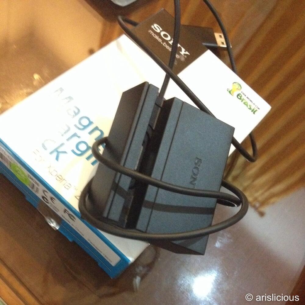 WTS DK30 docking charger xperia z ultra & case premium 2ndnya