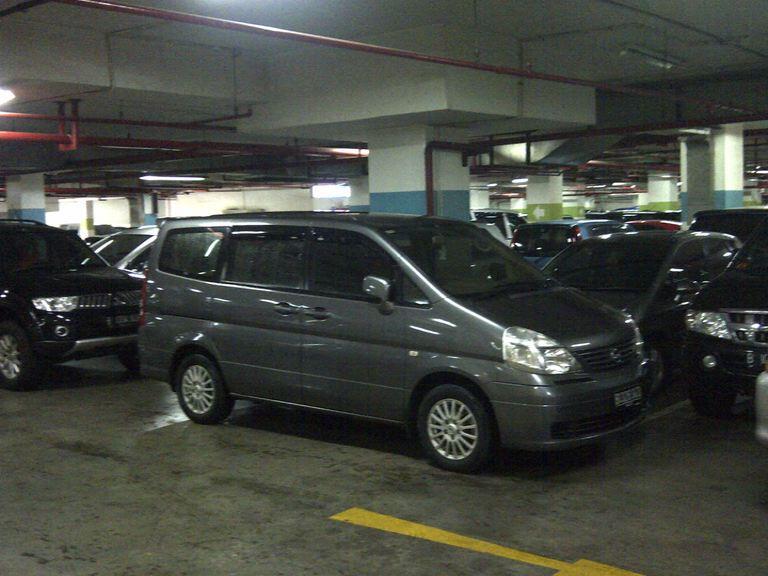 Nissan Serena CT 2010 Abu-abu mulus murah