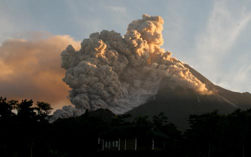 Aktivitas Gn Merapi harus di WASPADAI ( jare mbah surono dab !! )