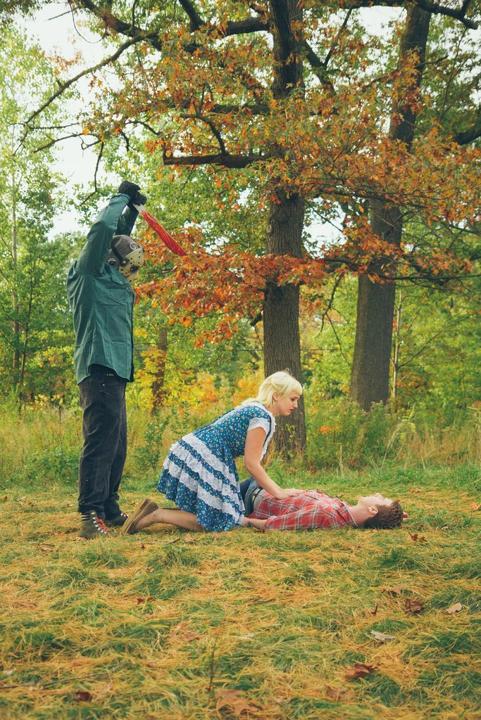 Pasangan Ini 'Meninggal' Saat Foto Prewed