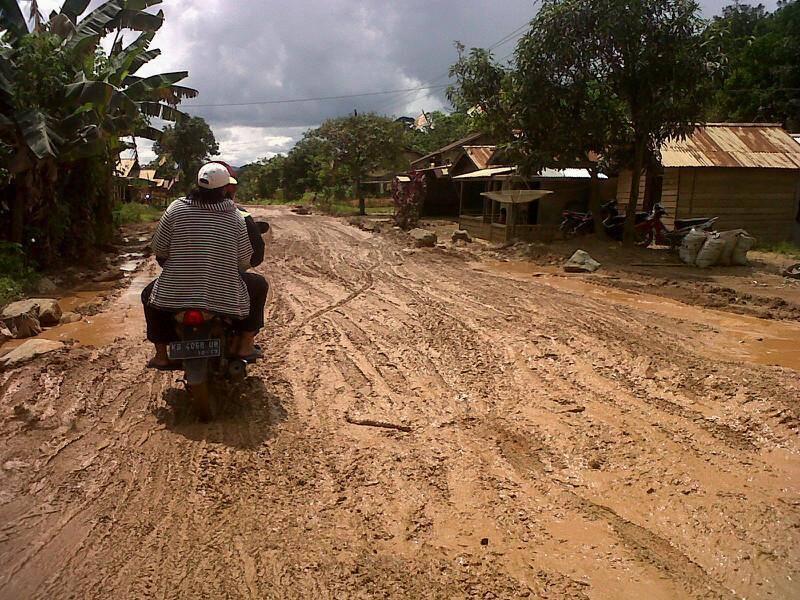Kondisi jalan di daerah ane, MIRIS gan