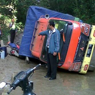 Kondisi jalan di daerah ane, MIRIS gan