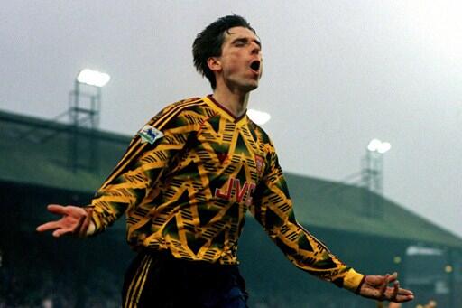 JERSEY SEPAK BOLA YANG NYENTRIK DAN BIKIN NGAKAK