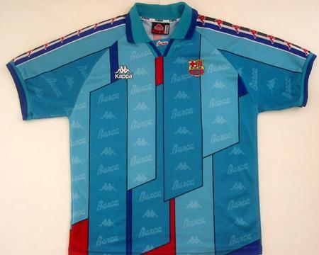 JERSEY SEPAK BOLA YANG NYENTRIK DAN BIKIN NGAKAK 