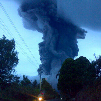 Gunung Merapi Meletus Lagi 18-11-2013