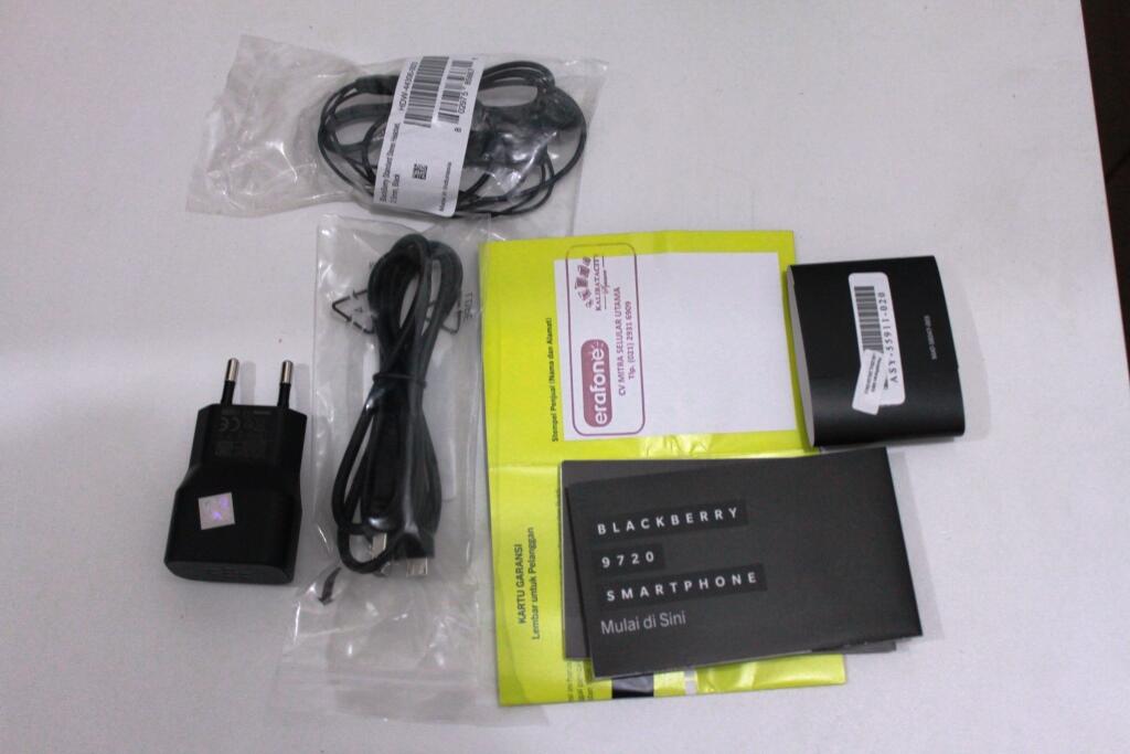 JUAL CEPAT BB BlackBerry Samoa 9720 Garansi TAM baru 1 Bulan Pake