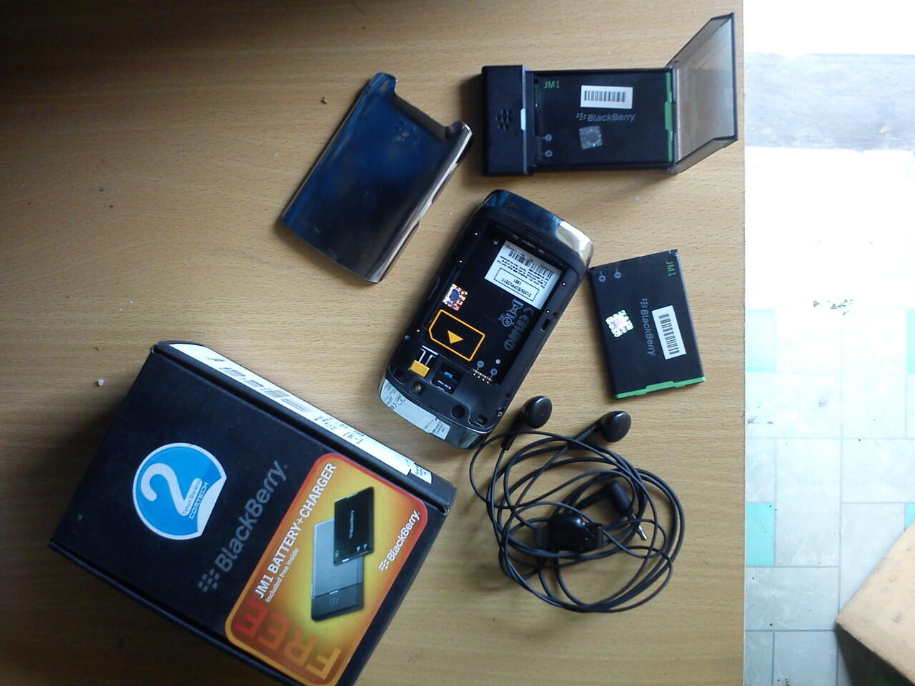Blackberry Monza (Torch 3) masih mulus full set garansi 2 tahun!!!