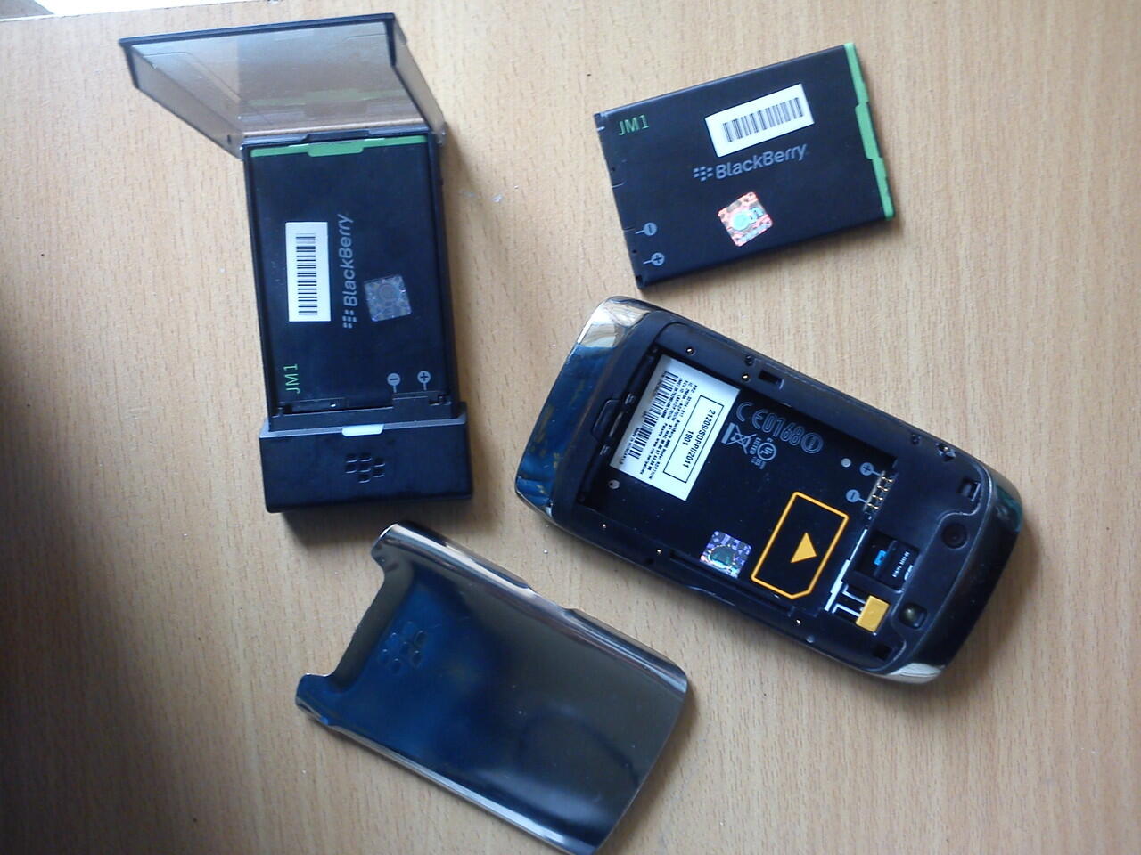 Blackberry Monza (Torch 3) masih mulus full set garansi 2 tahun!!!