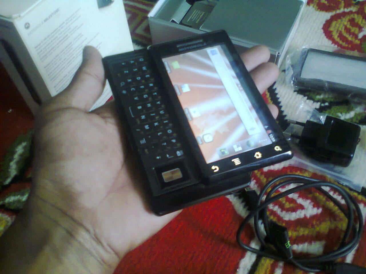 hp smartphone android motorola melestone ga kalah keren sama lenovo,bb,iphone,samsung
