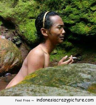  Berak sambil ngerokok menurut penerawangan Agan gimana??