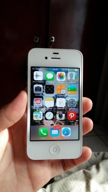 Iphone 4s 16gb GSM white MULUS 98% Malang Kota MURMER !!!