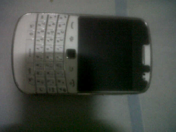 Blackberry Dakota putih 9900 mulus abizzz masih garansi