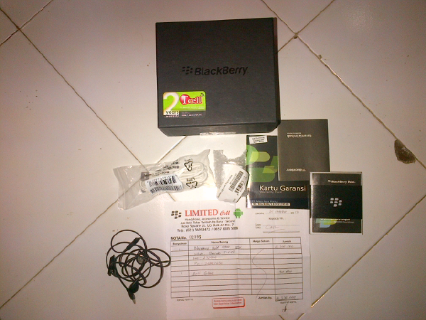 Blackberry Dakota putih 9900 mulus abizzz masih garansi