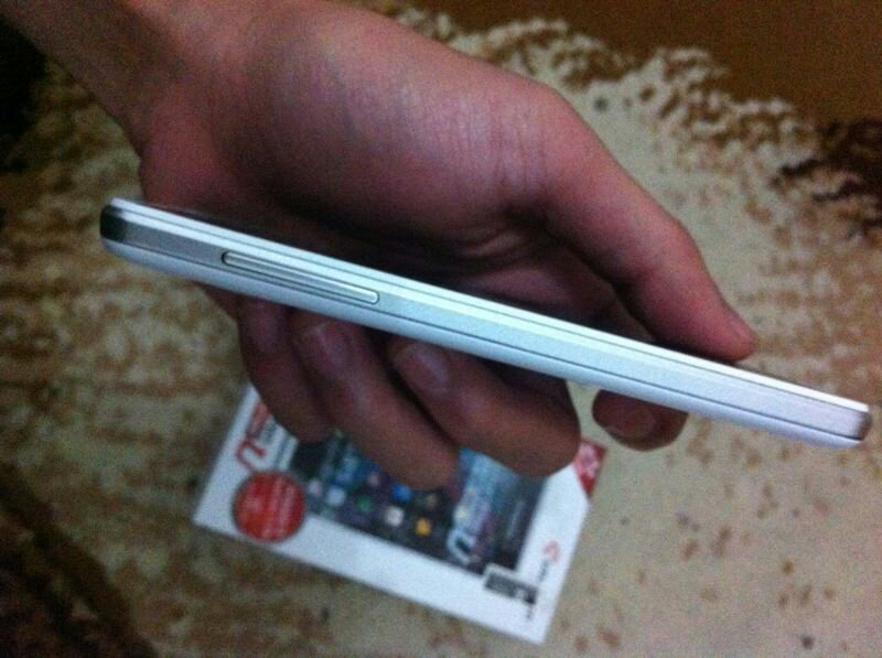Smartfren Andromax U -LE ( Limited edition ) White Fullset Garansi panjang Bandung