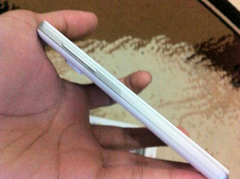 Smartfren Andromax U -LE ( Limited edition ) White Fullset Garansi panjang Bandung