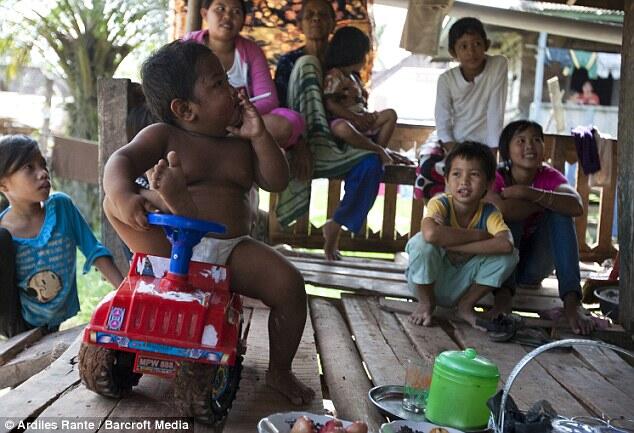 Ardi Rizal, Bocah Usia 2 Tahun Habiskan 40 Batang Rokok Perhari!