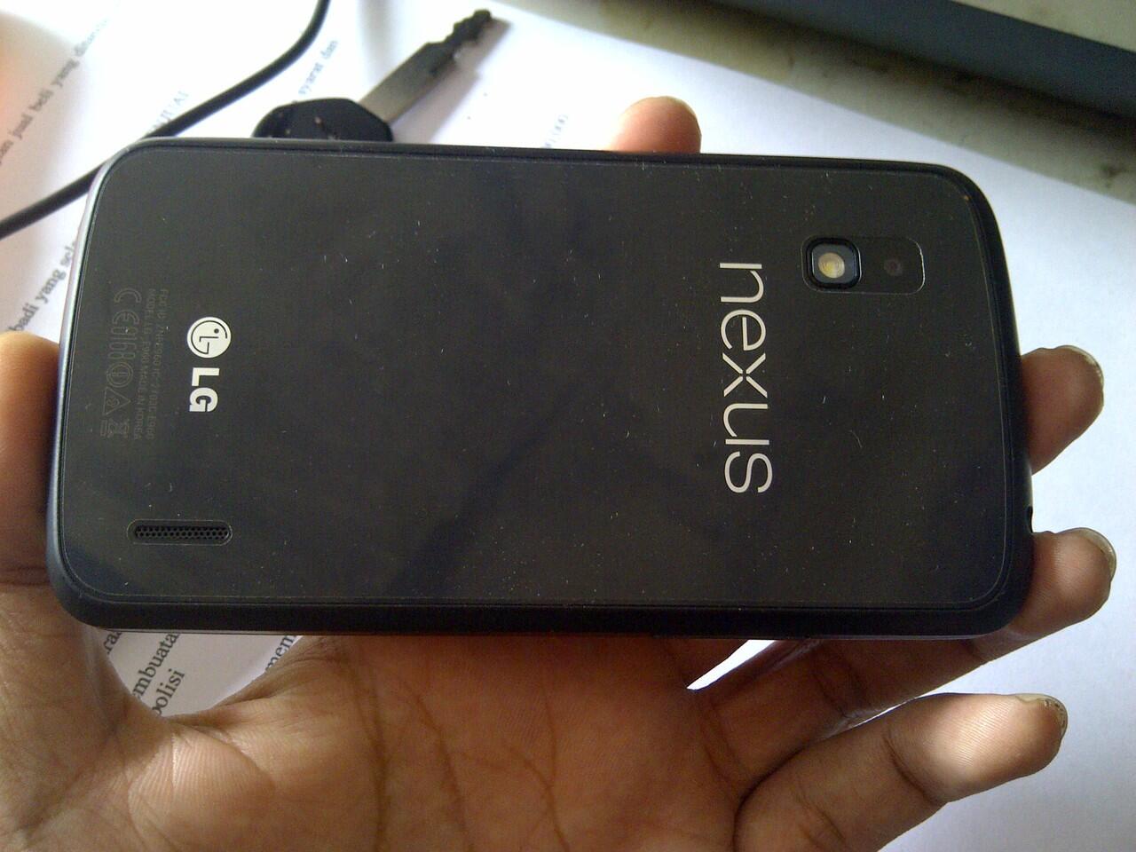 LG NEXUS 4 MULUS KAYAK PAHA SYAHRINI