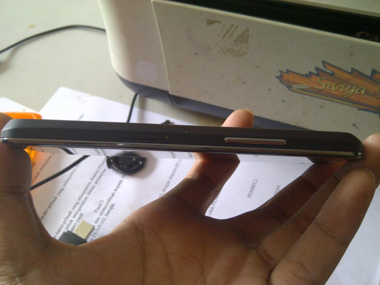 LG NEXUS 4 MULUS KAYAK PAHA SYAHRINI
