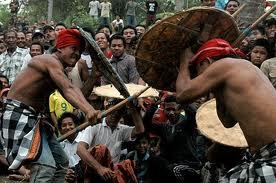 Tradisi unik yang hanya ada di bali 