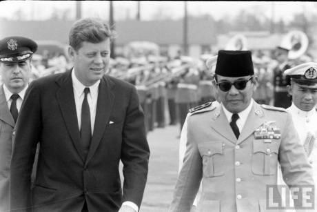 Soekarno, Jf Kennedy, Dan Perusahaan Asing