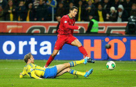 &quot;Hat-trick&quot; Ronaldo Loloskan Portugal ke Piala Dunia