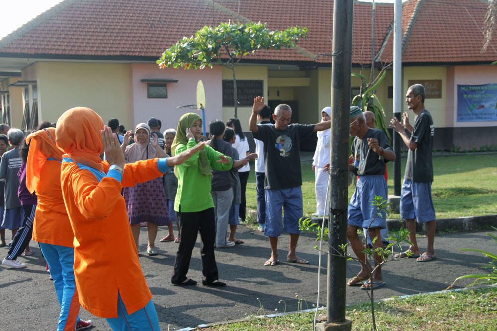 Pasien Jiwa Ikut Senam